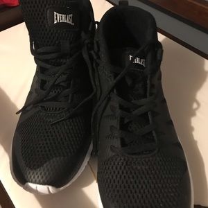 Men’s tennis shoes